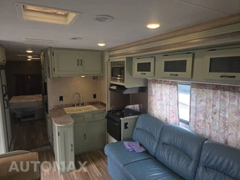 2016 Ford Super Duty E-450 Cutaway DRW 158.0" WB - miniatura 8