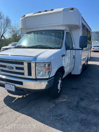 2016 Ford Super Duty E-450 Cutaway DRW - miniatura 3