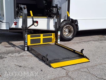 2016 Ford Super Duty E-450 Cutaway DRW - miniatura 13