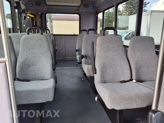 2016 Ford Super Duty E-450 Cutaway DRW - miniatura 15
