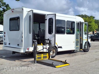 2016 Ford Super Duty E-450 Cutaway DRW - miniatura 9