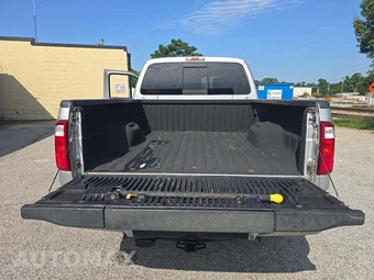 2016 Ford Super Duty F-250 Lariat Crew Cab Medium Bed - miniatura 11