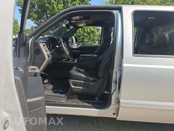 2016 Ford Super Duty F-250 Lariat Crew Cab Medium Bed - miniatura 3
