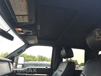 2016 Ford Super Duty F-250 Lariat Crew Cab Medium Bed - miniatura 17