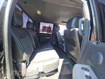 2016 Ford Super Duty F-250 Lariat Crew Cab Medium Bed - miniatura 16
