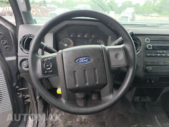 2016 Ford Super Duty F-250 XL Crew Cab Medium Bed - miniatura 10