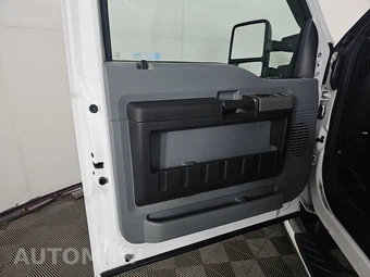 2016 Ford Super Duty F-250 XLT Crew Cab Medium Bed - miniatura 9