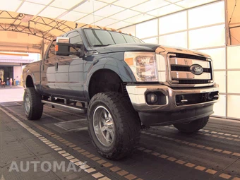 2016 Ford Super Duty F-250 XLT Crew Cab Medium Bed - miniatura 3