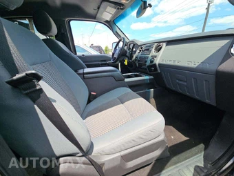2016 Ford Super Duty F-250 XLT Crew Cab Medium Bed - miniatura 18