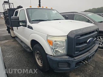 2016 Ford Super Duty F-350 Cab Chassis XL Crew Cab - miniatura 3