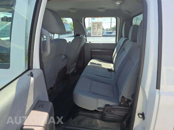 2016 Ford Super Duty F-350 Cab Chassis XL Crew Cab - miniatura 13