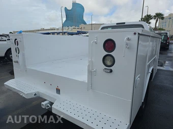 2016 Ford Super Duty F-350 Cab Chassis XL Crew Cab DRW - miniatura 4