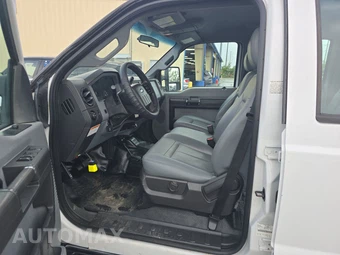 2016 Ford Super Duty F-350 Cab Chassis XL Crew Cab DRW - miniatura 7