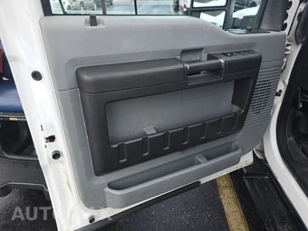 2016 Ford Super Duty F-350 Cab Chassis XL Crew Cab DRW - miniatura 9