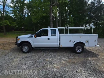 2016 Ford Super Duty F-350 Cab Chassis XL Extended Cab w/Rear Doors - miniatura 3
