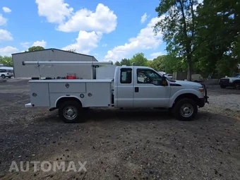 2016 Ford Super Duty F-350 Cab Chassis XL Extended Cab w/Rear Doors - miniatura 5