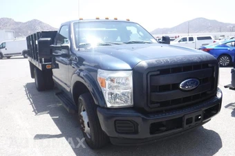 2016 Ford Super Duty F-350 Cab Chassis XL Regular Cab DRW - miniatura 3