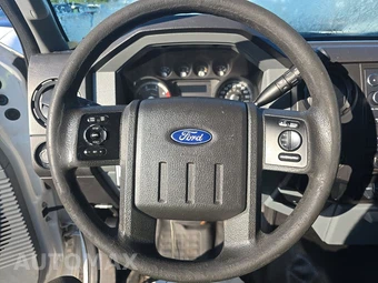 2016 Ford Super Duty F-350 Cab Chassis XL Regular Cab DRW - miniatura 10