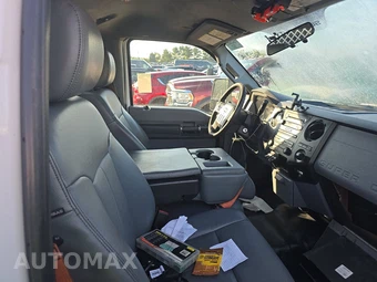 2016 Ford Super Duty F-350 Cab Chassis XL Regular Cab DRW - miniatura 8