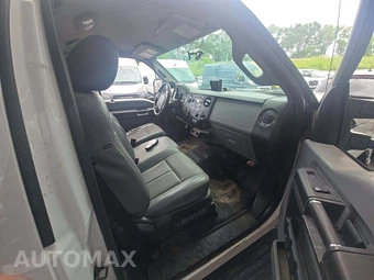2016 Ford Super Duty F-350 Cab Chassis XL Regular Cab DRW - miniatura 17