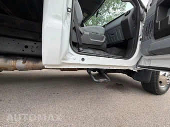 2016 Ford Super Duty F-350 Cab Chassis XL Regular Cab DRW - miniatura 17