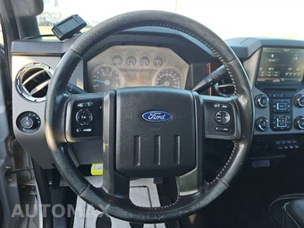 2016 Ford Super Duty F-350 Lariat Crew Cab Long Bed DRW - miniatura 10