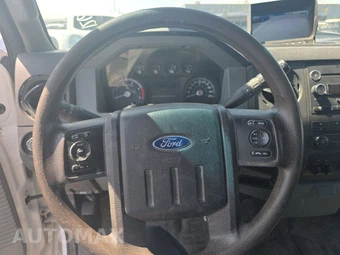 2016 Ford Super Duty F-450 Cab Chassis XL Crew Cab DRW - miniatura 10