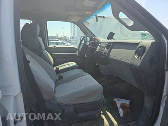 2016 Ford Super Duty F-450 Cab Chassis XL Crew Cab DRW - miniatura 8