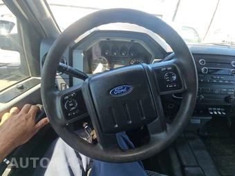 2016 Ford Super Duty F-450 Cab Chassis XL Crew Cab DRW - miniatura 10