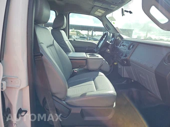 2016 Ford Super Duty F-450 Cab Chassis XL Crew Cab DRW - miniatura 8