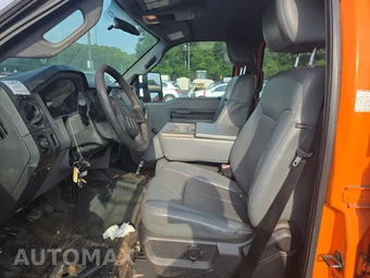 2016 Ford Super Duty F-450 Cab Chassis XL Crew Cab DRW - miniatura 7