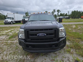 2016 Ford Super Duty F-450 Cab Chassis XL Crew Cab DRW - miniatura 2