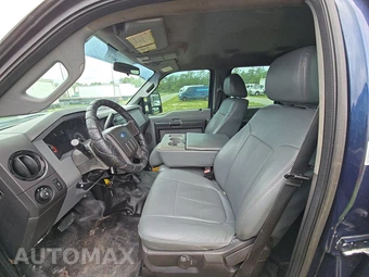 2016 Ford Super Duty F-450 Cab Chassis XL Crew Cab DRW - miniatura 7