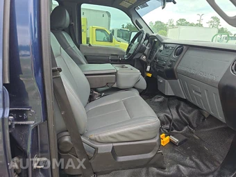 2016 Ford Super Duty F-450 Cab Chassis XL Crew Cab DRW - miniatura 8