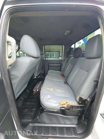 2016 Ford Super Duty F-450 Cab Chassis XL Crew Cab DRW - miniatura 13