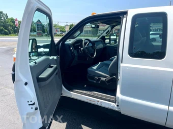2016 Ford Super Duty F-450 Cab Chassis XL Extended Cab w/Rear Doors DRW - miniatura 11