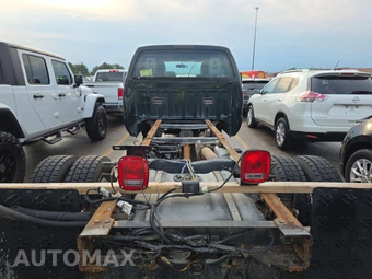 2016 Ford Super Duty F-450 Cab Chassis XL Extended Cab w/Rear Doors DRW - miniatura 16