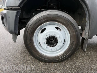 2016 Ford Super Duty F-450 Cab Chassis XL Regular Cab DRW - miniatura 23