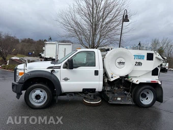 2016 Ford Super Duty F-450 Cab Chassis XL Regular Cab DRW - miniatura 3