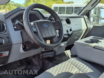 2016 Ford Super Duty F-450 Cab Chassis XL Regular Cab DRW - miniatura 9