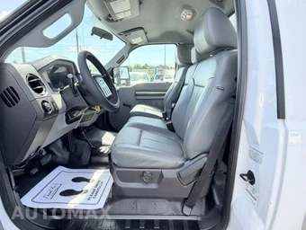 2016 Ford Super Duty F-450 Cab Chassis XL Regular Cab DRW - miniatura 16