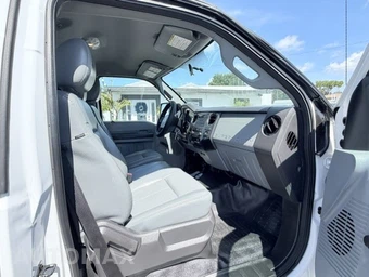 2016 Ford Super Duty F-450 Cab Chassis XL Regular Cab DRW - miniatura 17