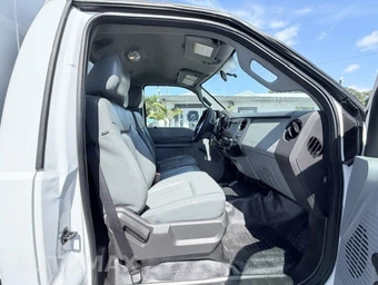 2016 Ford Super Duty F-450 Cab Chassis XL Regular Cab DRW - miniatura 18