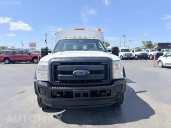 2016 Ford Super Duty F-450 Cab Chassis XL Regular Cab DRW - miniatura 3