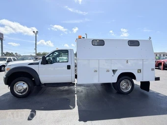 2016 Ford Super Duty F-450 Cab Chassis XL Regular Cab DRW - miniatura 8