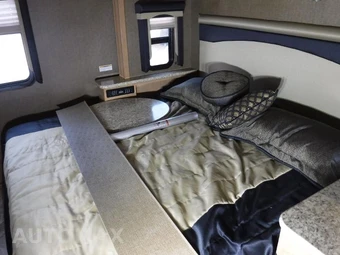 2016 Ford Super Duty F-53 Class A Motorhome Chassis DRW - miniatura 14