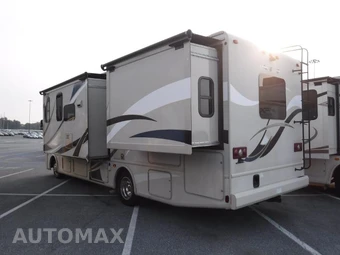 2016 Ford Super Duty F-53 Class A Motorhome Chassis DRW - miniatura 4