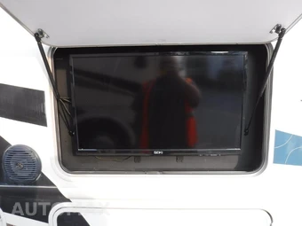 2016 Ford Super Duty F-53 Class A Motorhome Chassis DRW - miniatura 5