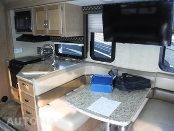 2016 Ford Super Duty F-53 Class A Motorhome Chassis DRW - miniatura 6