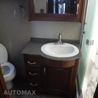 2016 Ford Super Duty F-53 Class A Motorhome Chassis DRW - miniatura 20